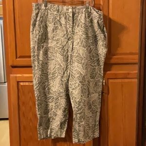 Gently used Talbots women’s Capri pants in a festive print size 16
